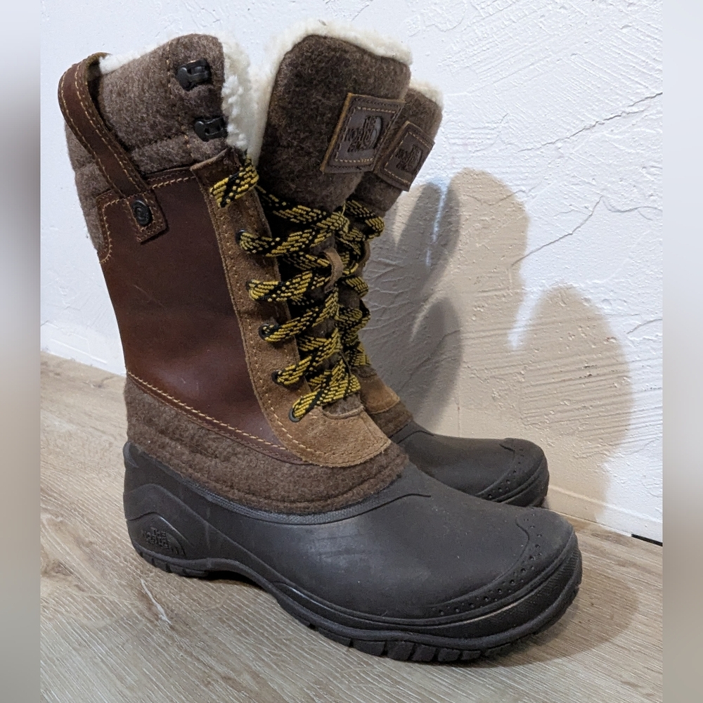 The North Face Womens Shellista III Insulated Fur Lined Rubber Winter Boots